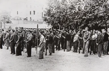 Die loyalistische Internationale Brigade wird in Tortosa aufgelöst